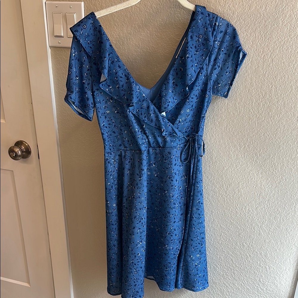 Chic Blue Floral Mini Wrap Dress